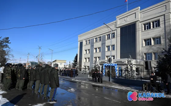 Президент Садыр Жапаров открыл обновленное здание Управления ГКНБ в Иссык-Кульской области