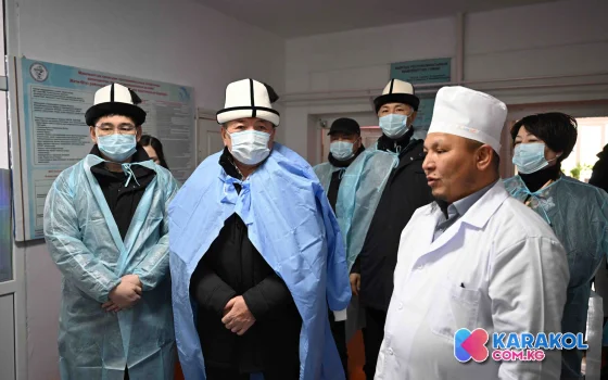 МинКаб башчысы Адылбек Касымалиев Жети-Өгүз районундагы оорукананын жана санаторийдин абалы менен таанышты